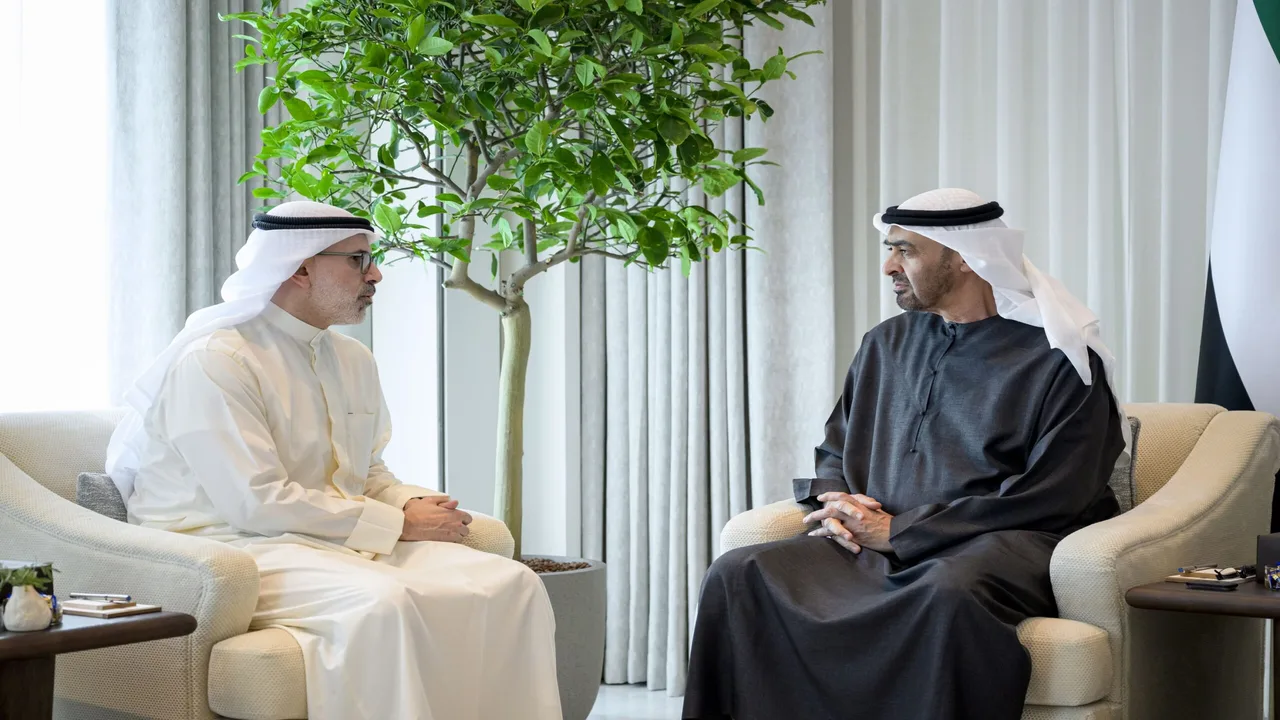 رئيس الدولة يستقبل وزير الخارجية الكويتي لبحث علاقات التعاون والقضايا الإقليمية المشتركة